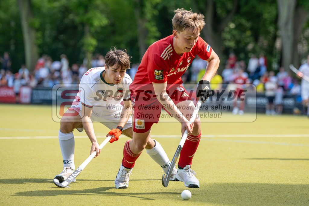 SFE_20240511_0103 | Krefeld, Deutschland, 11.05.2024: Aaron Flatten (Rot-Weiss Köln) in Aktion waehrend des Spiels der Feldhockey 1. Bundesliga Herren zwischen Crefelder HTC - Rot Weiss Köln im Gerd-Wellen-Hockeyanlage am 11.05.2024 in Krefeld, Deutschland. (Foto von Stephan Fehrmann)

Krefeld, Germany, 11.05.2024: Aaron Flatten (Rot-Weiss Köln) in action during the game of Feldhockey 1. Bundesliga Herren between Crefelder HTC - Rot Weiss Köln in Gerd-Wellen-Hockeyanlage at 11.05.2024 in Krefeld, Deutschland. (Foto from Stephan Fehrmann)