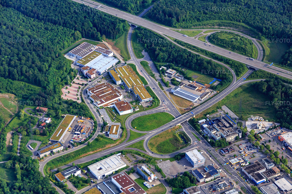Luftbild: Gewerbegebiet Karlsruher Straße an der Autobahnausfahrt A8 Pforzheim-West mit Mapal WWS GmbH und KLEINER GmbH Stanztechnik im Ortsteil Brötzingen in Pforzheim im Bundesland Baden-Württemberg in Deutschland.Foto: IMG_079887.jpg vom 31.05.2015 durch Werner Riehm/FLY-FOTO.deMAPAL LogoKLEINER GMBH STANZTECHNIK