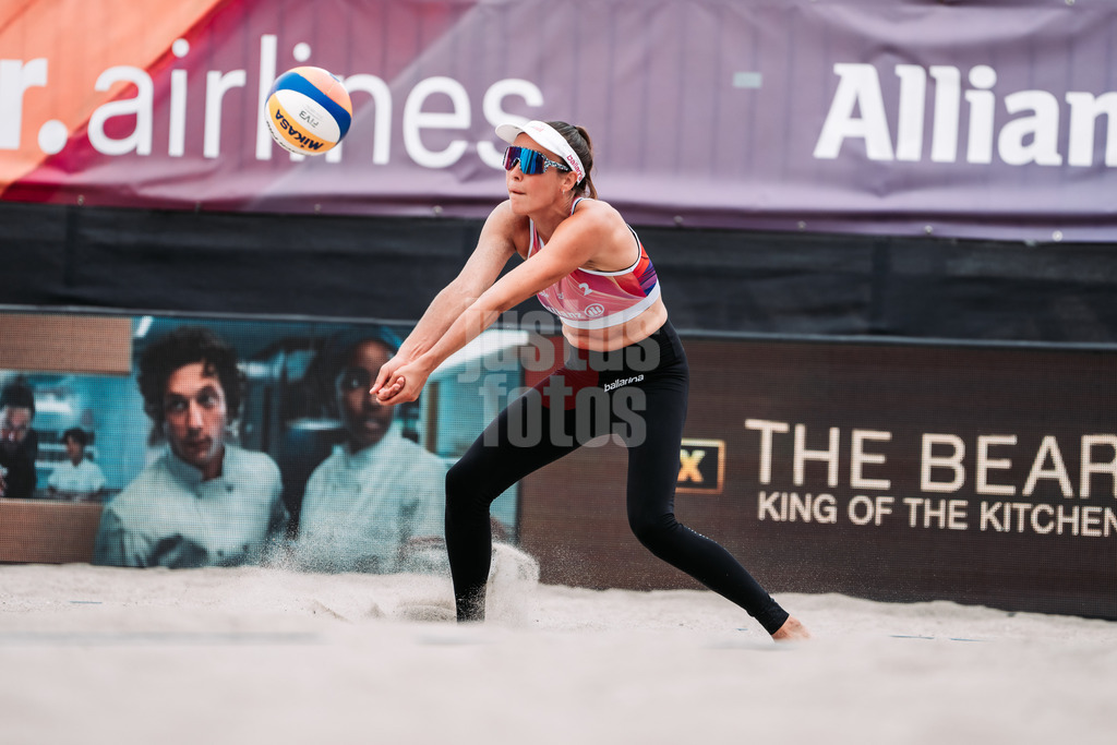 Beachvolleyball | Frauen | Allianz German Beach Tour 2024 | Tourstop Kühlungsborn 2 | 16.08.2024 | Christine Aulenbrock nimmt den Ball an