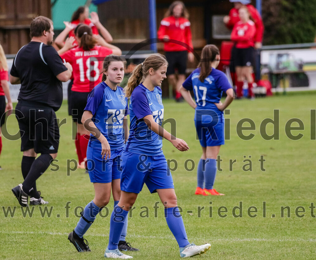 2023-10-07_108_FC_Langengeisling_gegen_MTV_Diessen_Ammersee | Erding, Deutschland, 07.10.2023:
Fußball, Bezirksoberliga 2023 / 2024, 6. Spieltag, FC Langengeisling gegen MTV Diessen/Ammersee, Endergebnis: 0:3

Mathea Rügemer (FC Langengeisling, #5), Rebecca Hawkins (FC Langengeisling, #15)

Foto: Christian Riedel / fotografie-riedel.net