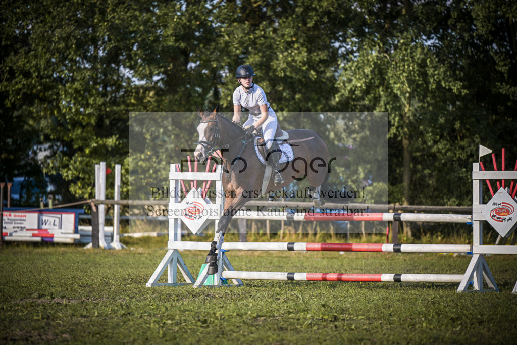 DOS_0580 | Entdecke hochwertige Reitturnierfotos von Foto Oger. Professionell, emotional und authentisch – jetzt Lieblingsmomente im Shop bestellen.Deutschlandweite Turnierfotografie. - Realisiert mit Pictrs.com