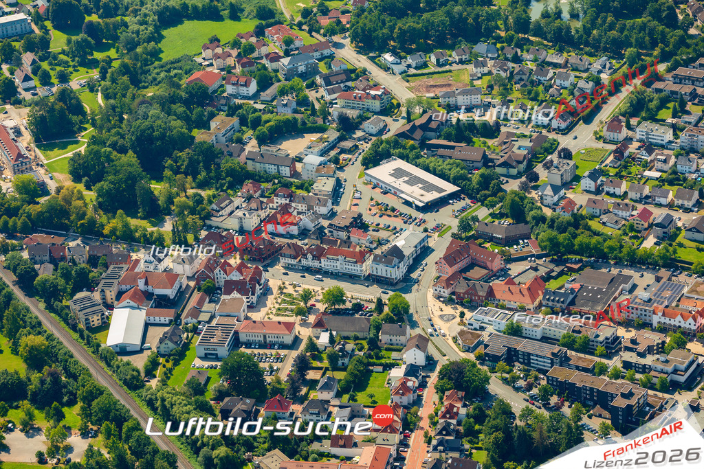 Luftaufnahme der Stadt Bad Driburg - Die Luftaufnahme wurde 2025 vom UL-Flugzeug heraus erstellt ( keine Drohne ) - Hochauflösende Luftaufnahme - für professionelle Ausdrucke geeignet. Die Geschenkidee !Hier alle&nbsp;Infos zur Lizenzierung der LuftaufnahmeWir fliegen auch dieses Jahr wieder in Ihre Region um Luftbilder zu erstellen.- Luftbild anfragen