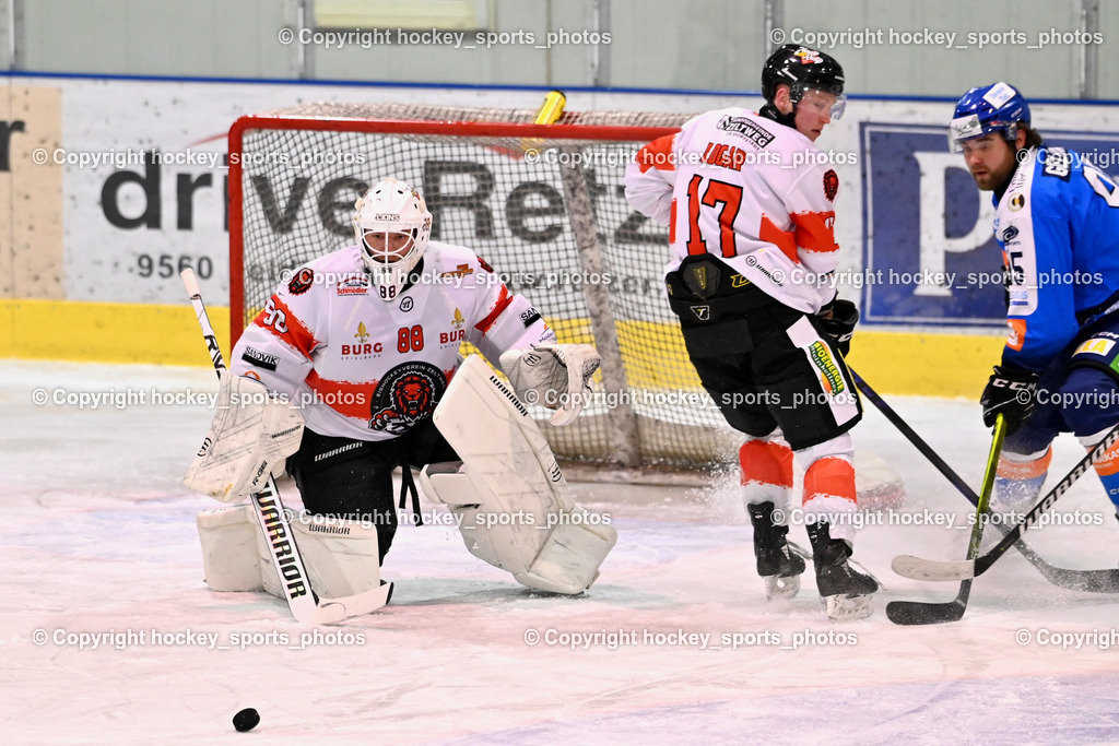 ESC SPARKASSE STEINDORF vs. EV ZELTWEG MURTAL LIONS | #88 Mocher Paul EV ZELTWEG MURTAL LIONS, #17 Logar Miha EV ZELTWEG MURTAL LIONS, #95 Gelfanov Ruslan ESC Steindorf, ESC SPARKASSE STEINDORF vs. EV ZELTWEG MURTAL LIONS, ESC SPARKASSE STEINDORF vs. EV ZELTWEG MURTAL LIONS am 27.12.2025 in Steindorf (Ossiachersee Halle), Austria, (Photo by Bernd Stefan)