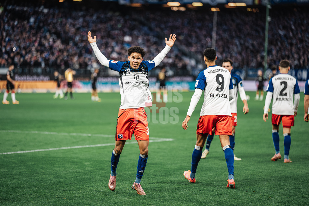 Fußball | Männer | Saison 2025/2026 | 1. Fußball-Bundesliga | 12. Spieltag | Hamburger SV vs. VfB Stuttgart | 30.11.2025 | Alexander Rössing-Lelesiit (#38, HSV) heizt die Fans nach dem Tor von Robert Glatzel (#9, HSV) ein