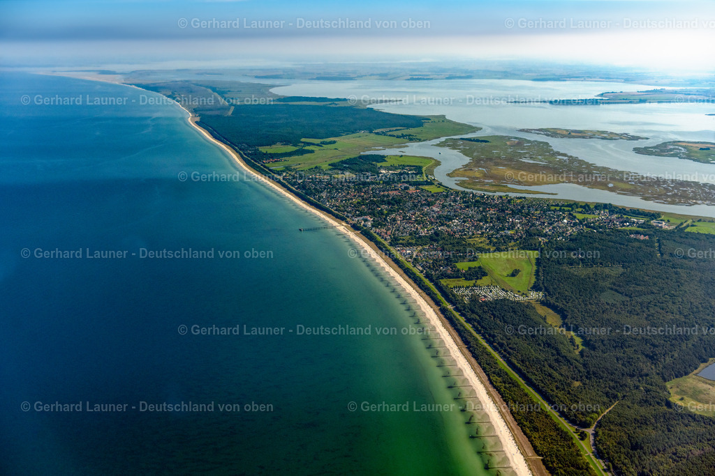 4061838 | ZINGST 08.09.2021 Sandstrand- Landschaft entlang des Küsten- Verlaufes der Ostsee in Zingst im Bundesland Mecklenburg-Vorpommern, Deutschland. // Beach landscape along the of Baltic Sea in Zingst in the state Mecklenburg - Western Pomerania, Germany. Foto: Gerhard Launer