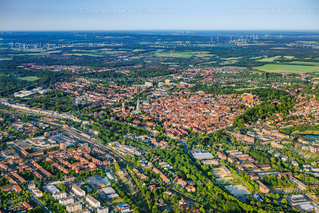 Lüneburg_Altstadt_ELS_3313050623 | LüNEBURG 05.06.2023 Altstadtbereich und Innenstadtzentrum in Lüneburg im Bundesland Niedersachsen, Deutschland. // Old Town area and city center in Lueneburg in the state Lower Saxony, Germany. Foto: Martin Elsen