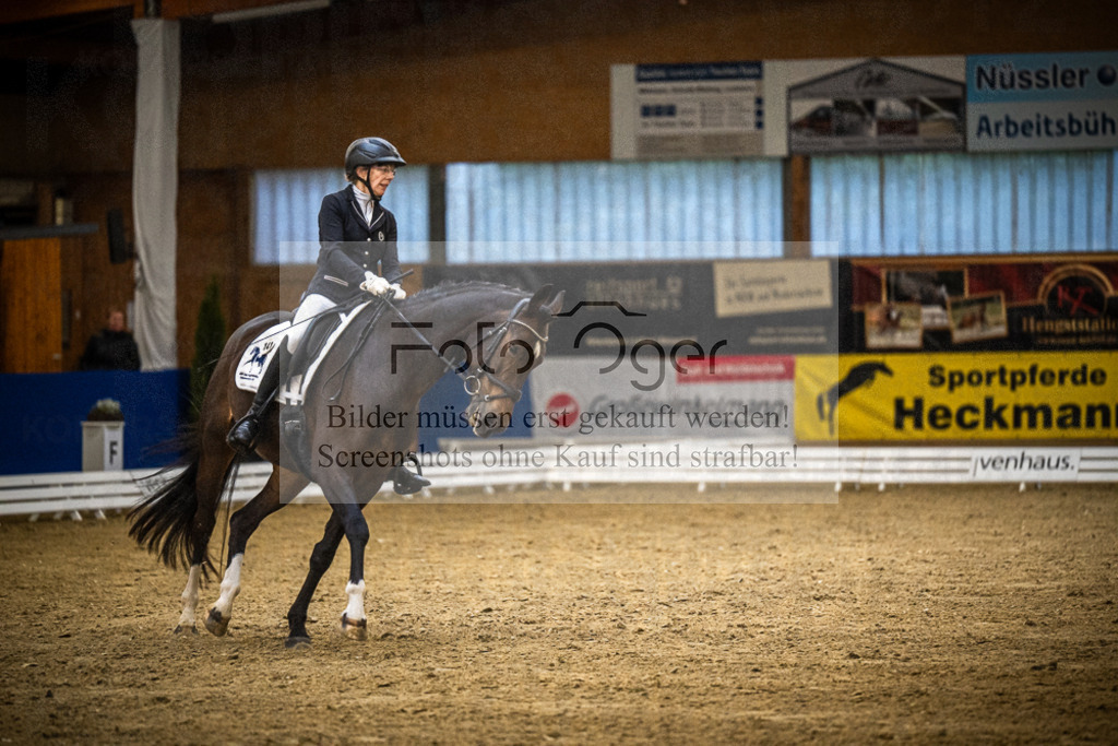 DOS_0063 | Entdecke hochwertige Reitturnierfotos von Foto Oger. Professionell, emotional und authentisch – jetzt Lieblingsmomente im Shop bestellen.Deutschlandweite Turnierfotografie. - Realisiert mit Pictrs.com