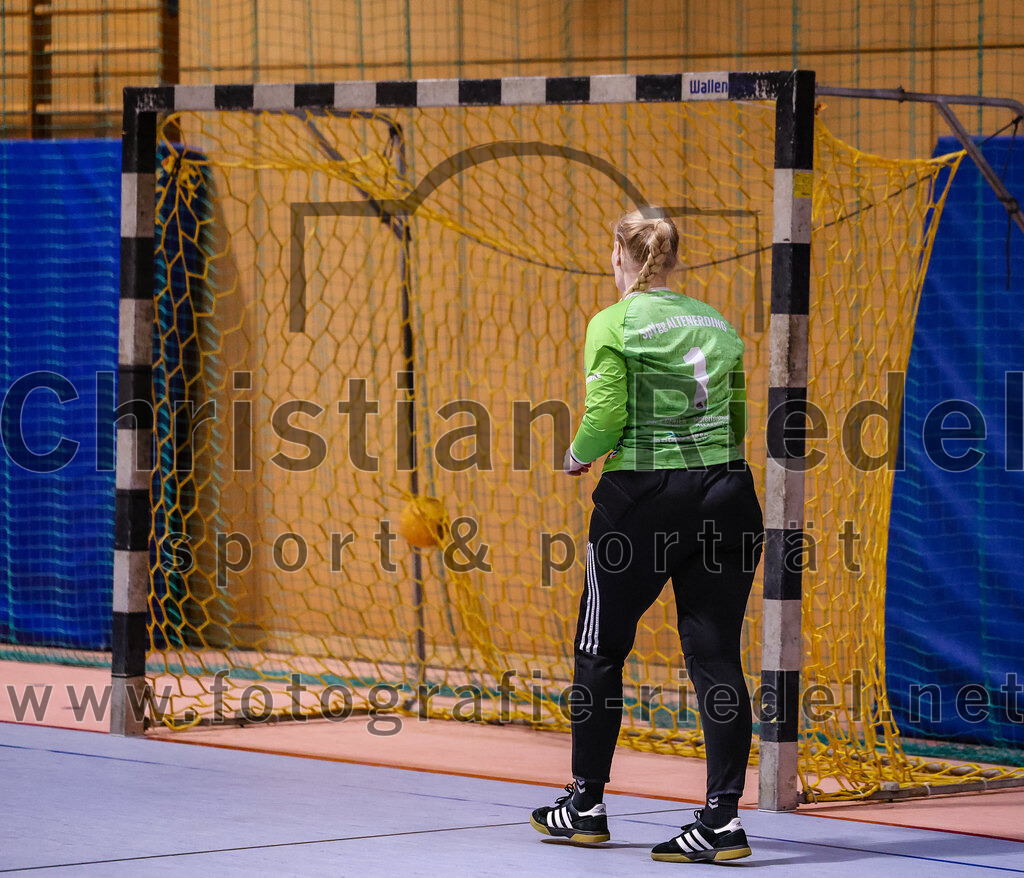 2025-02-15_107_SpVgg_Altenerding_gegen_MTV_Pfaffenhofen | Erding, Deutschland, 15.02.2025:Handball, Bezirksoberliga Frauen Altbayern 2024 / 2024, 14. Spieltag, SpVgg Altenerding gegen MTV Pfaffenhofen, Endergebnis: 27:23Torfrau Hanna Obermair (SpVgg Altenerding, #1)Foto: Christian Riedel / fotografie-riedel.net
