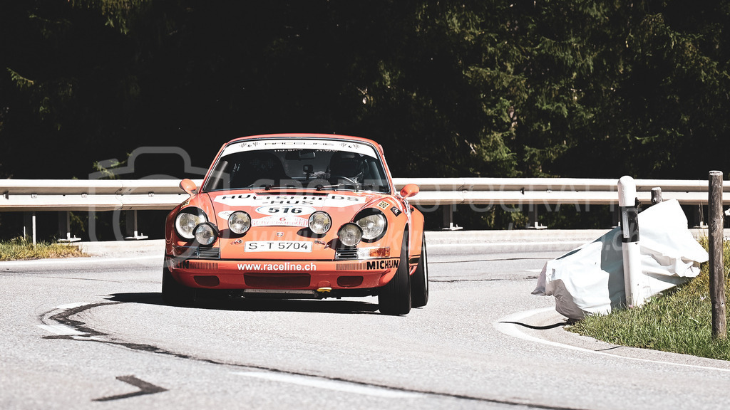 19. Arosa ClassicCar 2023 - 1. September 2023 | 19. Arosa ClassicCar 2023
Arosa, Schweiz
Schuler Veit aus Schaffhausen mit der Startnummer 516 in einem Porsche 911 RS, Jahrgang 1970, in der Klasse Competition.
@arosaclassiccar, @arosa.official, #arosaclassiccar, #arosa, #76curves, #classiccar
Bild: Sportfotografie Markus Aeschimann | www.markus-aeschimann.ch - Realisiert mit Pictrs.com