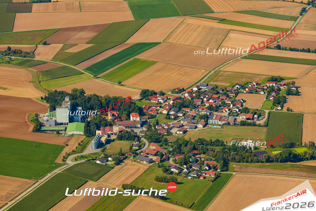 Klassische Luftaufnahme ohne Drohne zeigt:Inkofen bei Schierling - Die Luftbildaufnahme wurde 2025 vom UL-Flugzeug heraus erstellt ( keine Drohne ) - Hochauflösende Luftaufnahme -Nicht vergleichbar mit Google Maps oder Satelittenbilder- Die Geschenkidee !Mit Lizenz und Bildrechte bestellbar