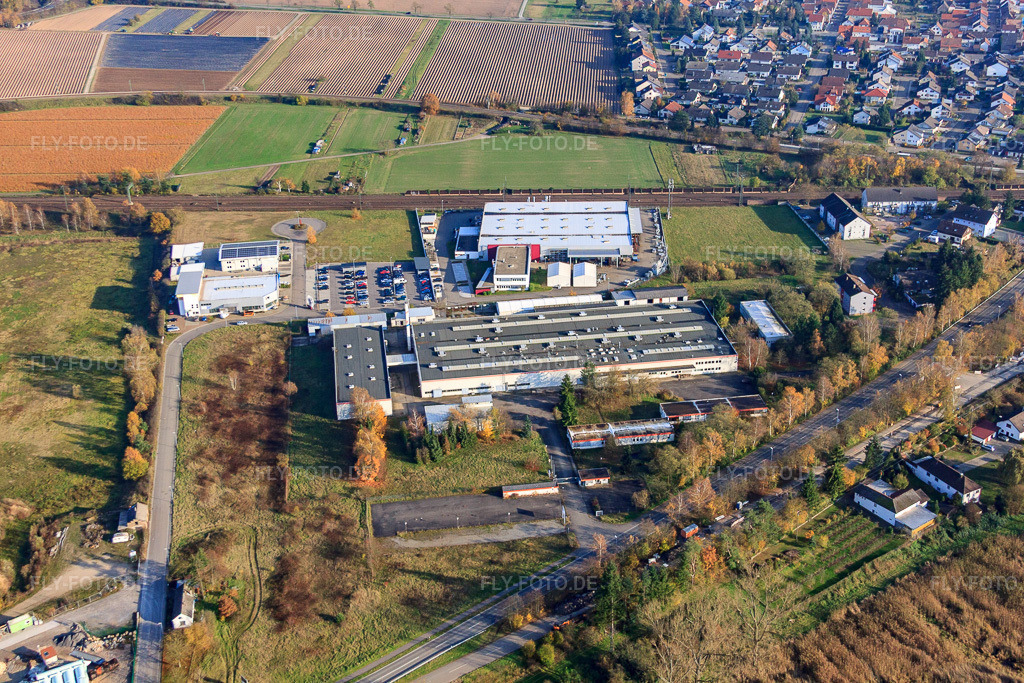 Luftbild: Gewerbegebiet Siemensstraße mit HeKa Fenster und Türen und Hartmann & König Stromzuführungs AG im Ortsteil Neudorf in Graben-Neudorf im Bundesland Baden-Württemberg in Deutschland. Foto: IMG_60974.jpg vom 18.11.2013 durch Werner Riehm/FLY-FOTO.deAuflösung des Originals: 4752 x 3168 pxWWW.HEKA.DE
