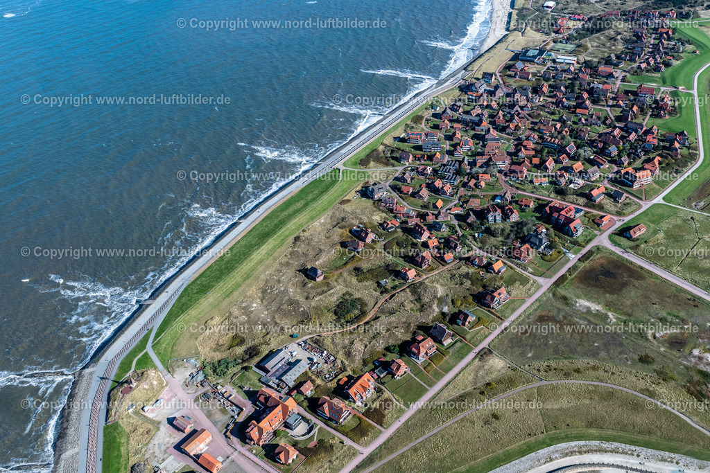 Baltrum_ELS_6362091022 | BALTRUM 09.10.2022 Ortsansicht der Straßen und Häuser der Wohngebiete von West- und Ost- Dorf auf der Nordsee- Insel Baltrum im Bundesland Niedersachsen. Weiterführende Informationen bei: Nordseeheilbad Insel Baltrum. // Town View of the streets and houses of the residential areas in Ostdorf and Westdorf on the North Sea island Baltrum in the state Lower Saxony. Further information at: Nordseeheilbad Insel Baltrum. Foto: Martin Elsen
