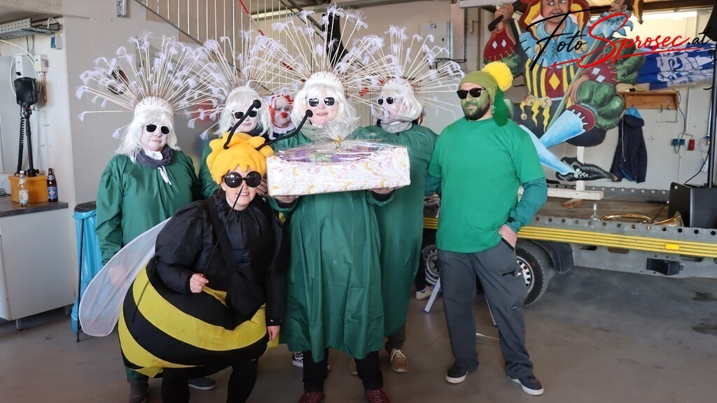 fasching-mariazell2025 (9) | Mit meiner Kamera halte ich besondere Augenblicke, faszinierende Landschaften und interessante Details fest. Dabei entstehen ganz unterschiedliche Aufnahmen – von stimmungsvollen Landschaftsfotografien und beeindruckenden Drohnenaufnahmen über Pressefotos - Realisiert mit Pictrs.com