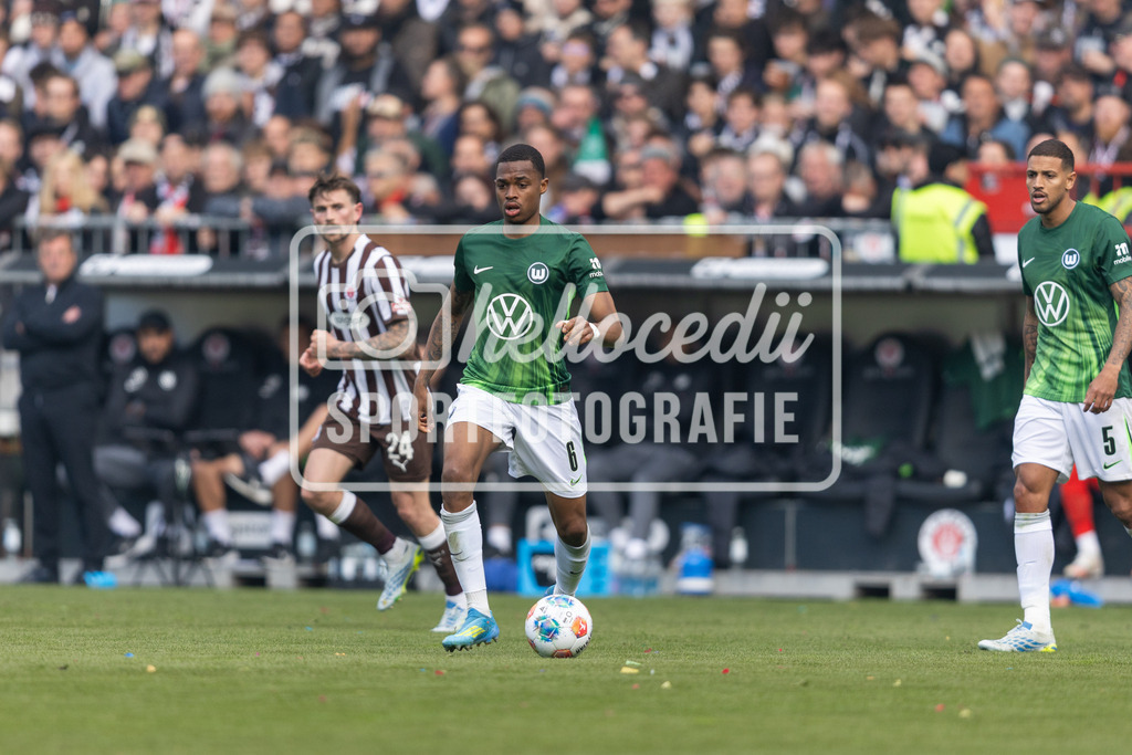 Fußball I Männer I Saison 2025-2026 I Bundesliga I FC St. Pauli - VfL Wolfsburg I 12894 | realhellocedii - Realisiert mit Pictrs.com