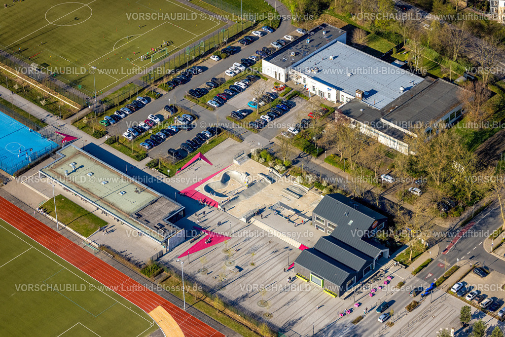 Selm250404882 | Luftbild, Campusplatz Nord mit Bodenbemalung und Ruheplätze, Skatepark, Selm, Münsterland, Nordrhein-Westfalen, Deutschland