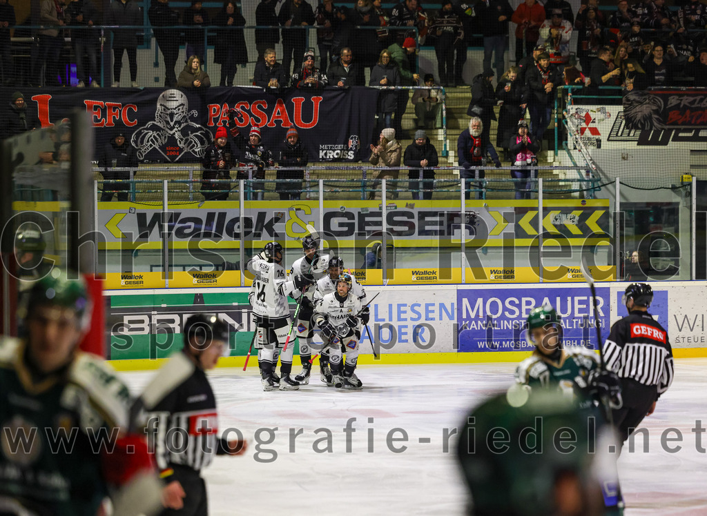 2026-01-30_079_TSV_Erding_gegen_EHF_Passau_Black_Hawks | Erding, Deutschland, 30.01.2026:Eishockey, Oberliga Süd 2025 / 2026, 42. Spieltag, TSV Erding gegen EHF Passau Black Hawks, Endergebnis: 2:6Philipp Faulhaber (EHF Passau Black Hawks, #16)Foto: Christian Riedel / fotografie-riedel.net