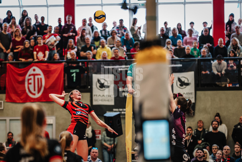 Volleyball | Frauen | Saison 2025/2026 | Volleyball Bundesliga | ETV Hamburger Volksbank Volleys vs. Schwarz-Weiß Erfurt | 15.02.2026 | Leonie Körtzinger (#7, ETV Hamburger Volksbank Volleys) beim Angriff