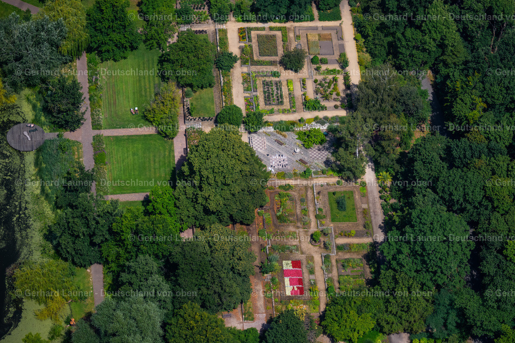 4035614 | BRAUNSCHWEIG 31.07.2020 Parkanlage " Schul- und Bürgergarten " an der Straße Doweseeweg im Ortsteil Siegfriedviertel in Braunschweig im Bundesland Niedersachsen, Deutschland. // Park of " Schul- and Buergergarten " on street Doweseeweg in the district Siegfriedviertel in Brunswick in the state Lower Saxony, Germany. Foto: Gerhard Launer