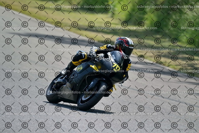 26BT02-1441 | markuskiefer.com - Realisiert mit Pictrs.com
