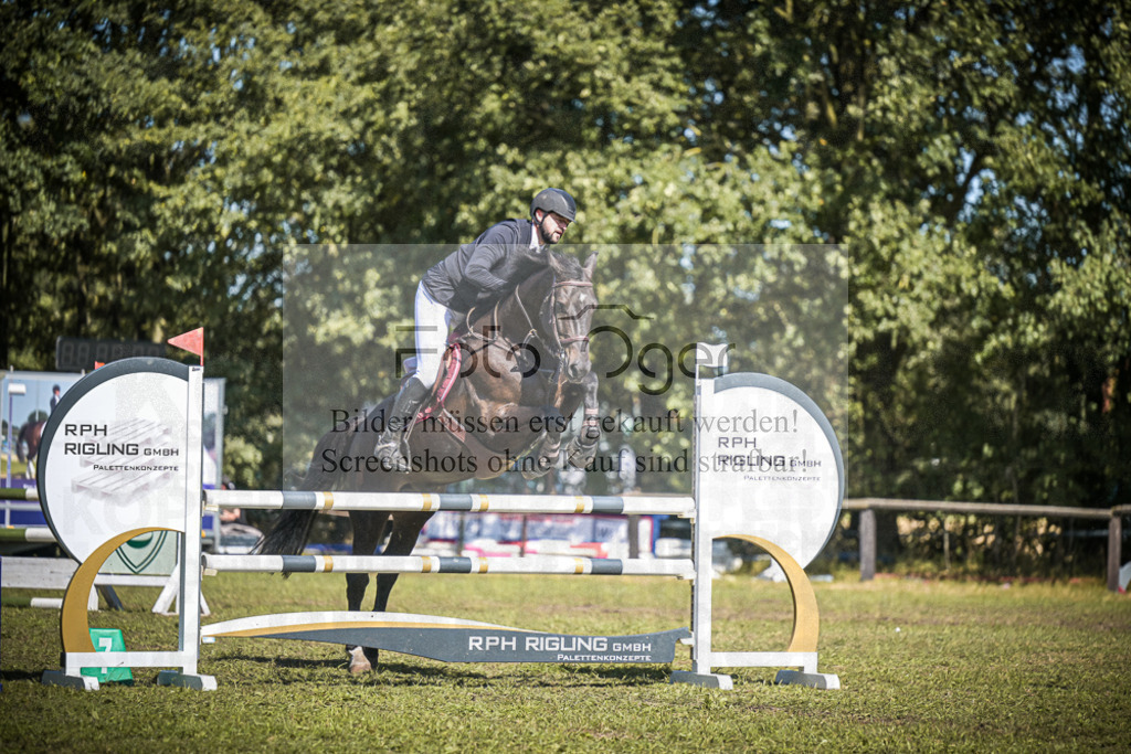 DOS_0615 | Entdecke hochwertige Reitturnierfotos von Foto Oger. Professionell, emotional und authentisch – jetzt Lieblingsmomente im Shop bestellen.Deutschlandweite Turnierfotografie. - Realisiert mit Pictrs.com