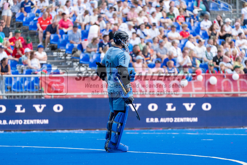 Final4_20250531-1749-HK108123 | Krefeld, Deutschland, 31.05.2025:  Feldhockey Final4 2025 – „Deutsche Feldhockey-Meisterschaften 2025“ im Gerd-Wellen-Hockeyanlage am 31.05.2025 in Krefeld, Deutschland. (Foto von Kramhöller/Fehrmann/Kaste)Krefeld, Germany, 31.05.2025: Feldhockey Final4 2025 – „Deutsche Feldhockey-Meisterschaften 2025“ in Gerd-Wellen-Hockeyanlage at 31.05.2025 in Krefeld, Deutschland. (Foto from Kramhöller/Fehrmann/Kaste)