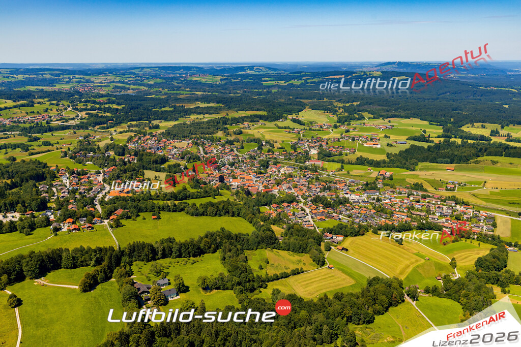 Luftaufnahme von Bad Kohlgrub - Die Luftaufnahme wurde 2025 vom UL-Flugzeug heraus erstellt ( keine Drohne ) - Hochauflösende Luftaufnahme - für professionelle Ausdrucke geeignet. Die Geschenkidee !Mit Lizenz und Bildrechte bestellbar