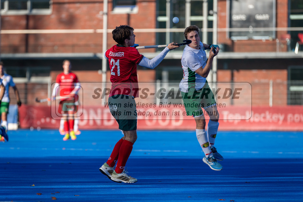 HK_20241103_108545 | 1. Bundesliga Herren Crefelder HTC - Hamburger Polo Club am 3.11.2024 CHTC Krefeld, Krefeld , Reissinger Hans ( Crefelder HTC #21 ) , Niklas Bosserhoff ( Hamburger Polo Club #20 )