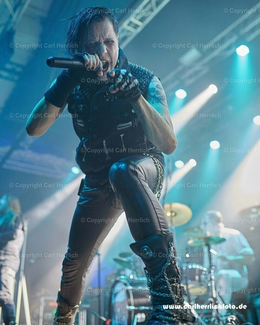 The Other | High End Portraits. Einzelportrait Paarportrait Gruppenportrait Künstlerportrait Bandportzait Bühnenfotografie Fashion Lifestyle Urbanlife  - Realisiert mit Pictrs.com