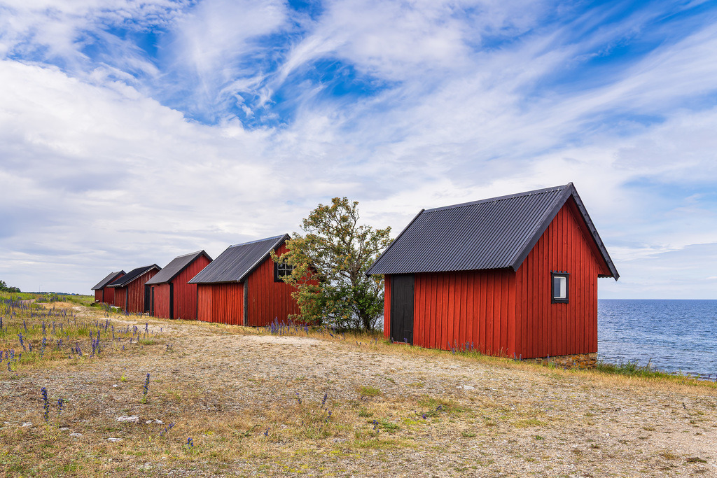 Fischerhütten am Geröllfeld Neptuni Åkrar an der Ostseeküste auf der Insel Öland in Schweden | Fischerhütten am Geröllfeld Neptuni Åkrar an der Ostseeküste auf der Insel Öland in Schweden.