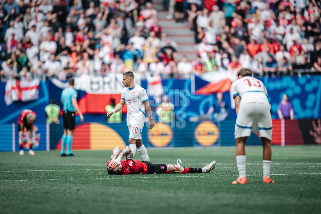 Fußball | Herren | UEFA-Fußball-Europameisterschaft 2024 | Gruppe B | Kroatien vs. Albanien | 19.06.2024 | Guram Kashia (#4, Georgien) am Boden enttäuscht nach dem Abpfiff