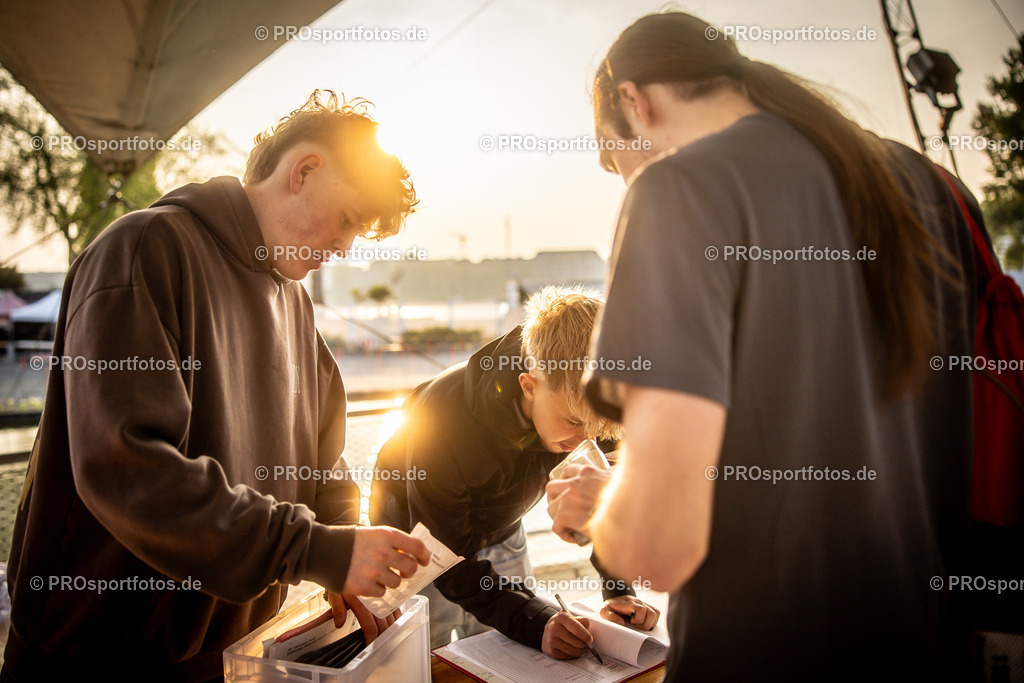 21. ASV Nachtlauf; Koeln, 08.05.24 | Impressionen vom 21. ASV Nachtlauf am 08.05.24 am Tanzbrunnen in Koeln. Foto: BEAUTIFUL SPORTS/Axel Kohring