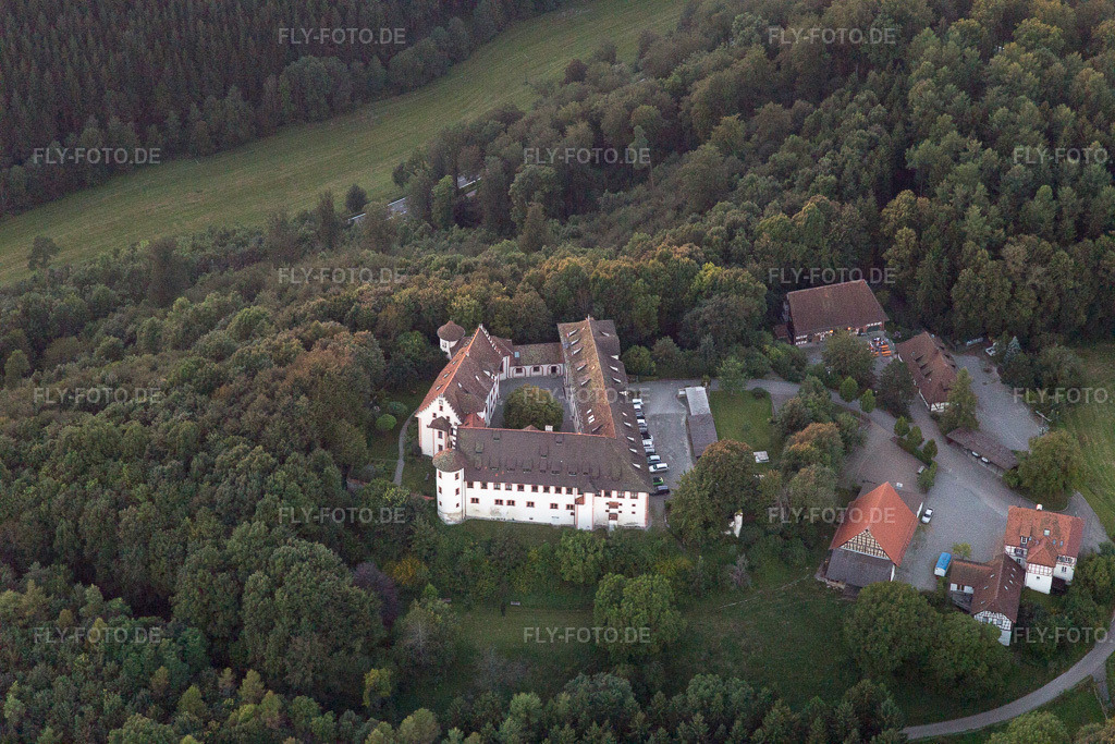 Luftbild: Hohenfels, Burg Hohenfels im Ortsteil Kalkofen in Hohenfels im Bundesland Baden-Württemberg in Deutschland. Foto: IMG_094067.jpg vom 26.08.2016 durch Werner Riehm/FLY-FOTO.de