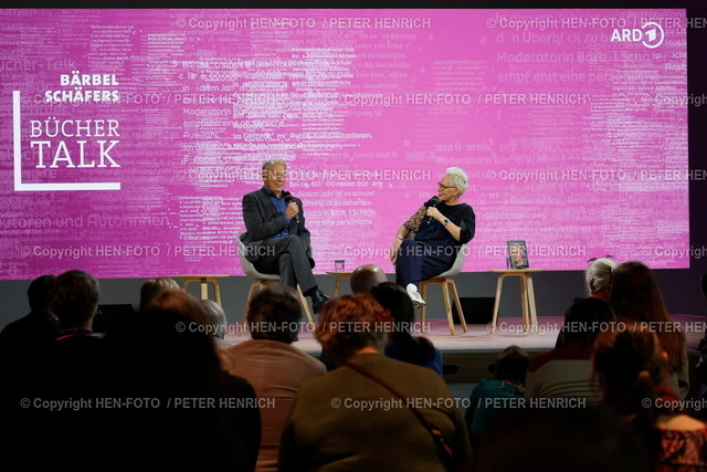 76. Frankfurter Buchmesse Impressionen | 16.10.2024 Fachbesuchertag 76. Buchmesse Frankfurt mit Jürgen Trittin im Gespräch mit Bärbel Schäfers Büchertalk ARD ZDF 3sat HR (Foto: Peter Henrich) - Realisiert mit Pictrs.com