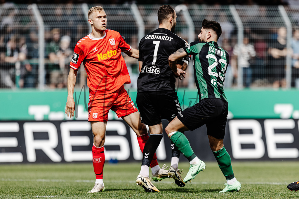 3. Liga, Saison 2023/24, 32. Spieltag: SC Preußen Münster - Jahn Regensburg | Münster, 06.04.2024: 3. Liga, 32. Spieltag, SC Preußen Münster gegen Jahn Regensburg im LVM-Preußenstadion in Münster. Foto: sportfotografie.ms | Markus Paletta - Realisiert mit Pictrs.com