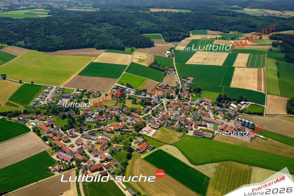 Das Luftbild zeigt Weidorf Ehekirchen - Die Luftaufnahme wurde 2023 vom UL-Flugzeug aus erstellt ( keine Drohne ) - Hochauflösende Luftaufnahme - Für grossformatige Ausdrucke geeignet. Die Geschenkidee !Mit Lizenz und Bildrechte bestellbar