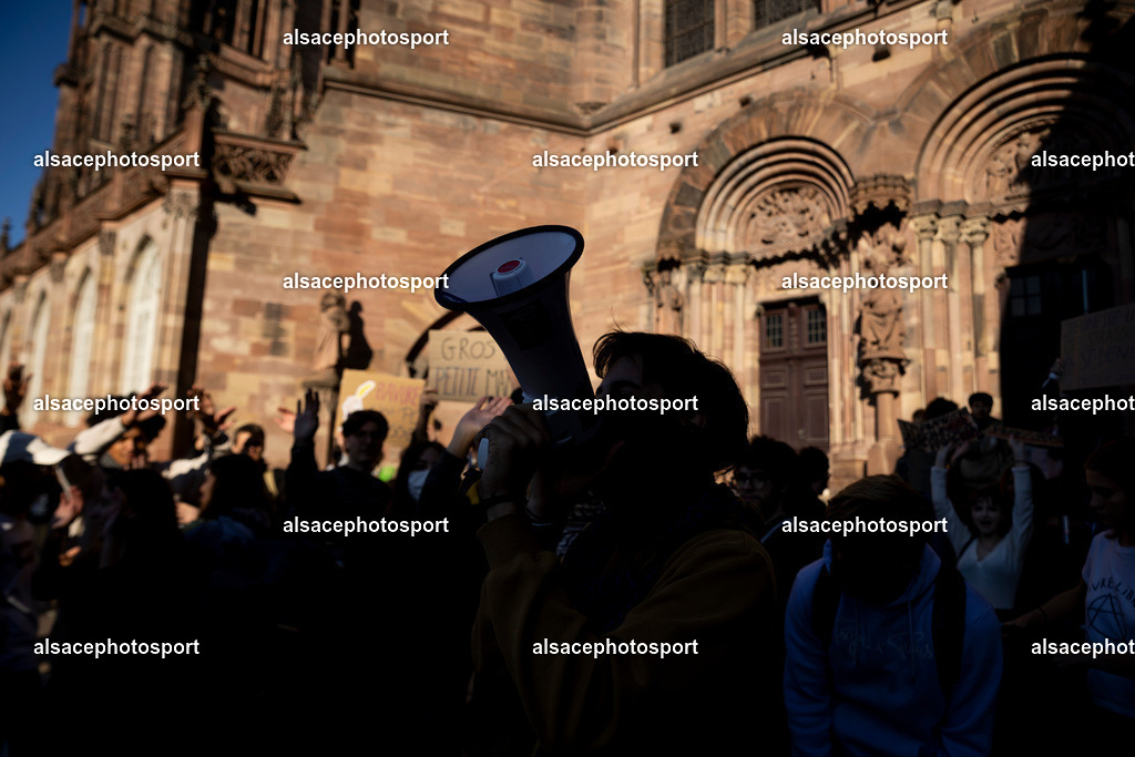 _B7A8999 | manifestation de lycéens à Strasbourg, le 6 octobre 2026, dans le cadre d’un mouvement national de protestation contre les conditions d’apprentissage. - Realisiert mit Pictrs.com