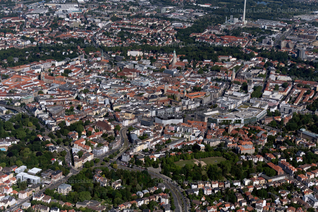 4035171 | BRAUNSCHWEIG 31.07.2020 Stadtansicht des Innenstadtbereiches im Ortsteil Innenstadt in Braunschweig im Bundesland Niedersachsen, Deutschland. Weiterführende Informationen bei: Stadt Braunschweig. // City view on down town in the district Innenstadt in Brunswick in the state Lower Saxony, Germany. Further information at: Stadt Braunschweig. Foto: Gerhard Launer