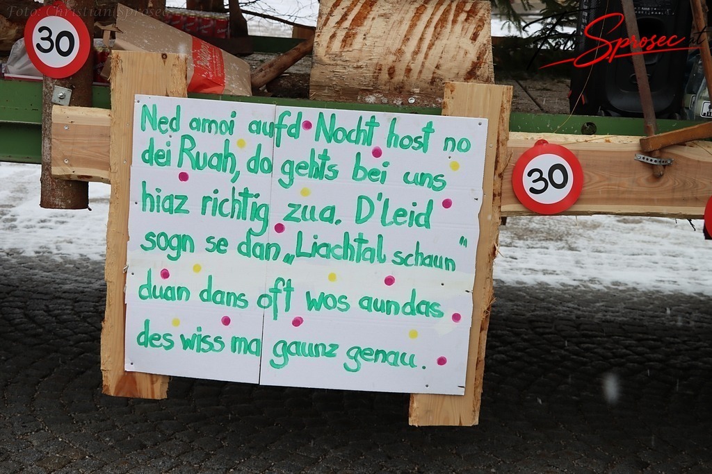 fasching2026-mariazell (70) | Mit meiner Kamera halte ich besondere Augenblicke, faszinierende Landschaften und interessante Details fest. Dabei entstehen ganz unterschiedliche Aufnahmen – von stimmungsvollen Landschaftsfotografien und beeindruckenden Drohnenaufnahmen über Pressefotos - Realisiert mit Pictrs.com