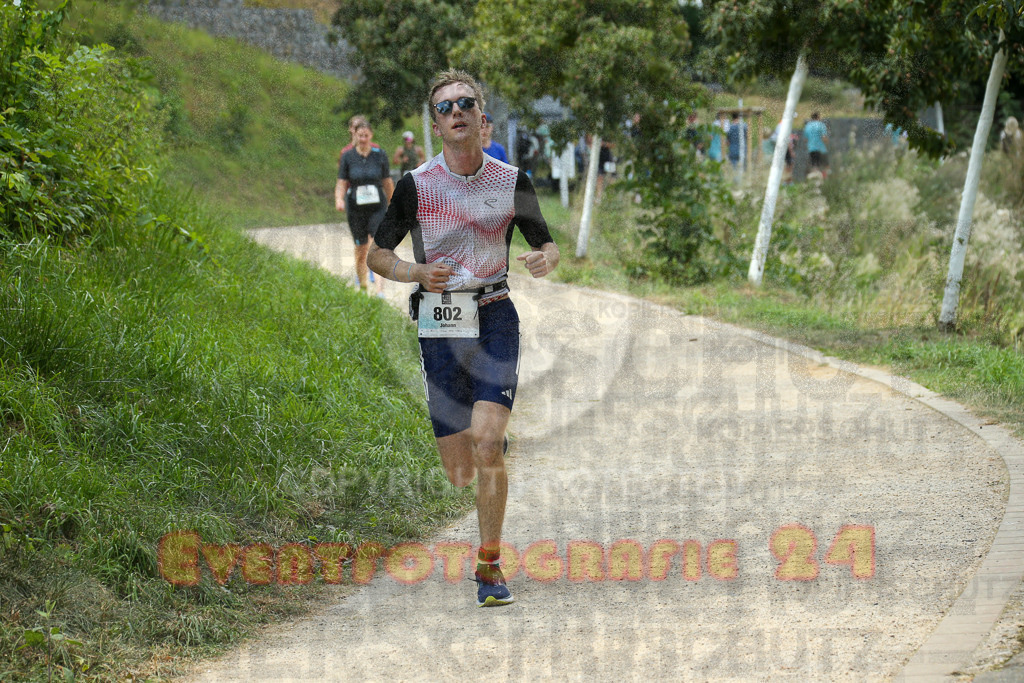 250824_1502_EX1_8339 | Sportfotografie im Rhein-Sieg Kreis, Köln, Bonn, NRW, Rheinland Pfalz, Hessen, etc. Unser Tätigkeitsfeld umfasst den Laufsport vom Volkslauf über den Marathon, Duathlon, Triathon bis zum Ultralauf wie Kölnpfad Ultra oder Schindertrail.