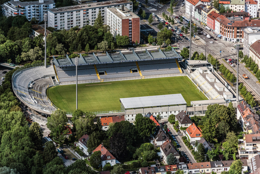 dr__0019442.jpg | MüNCHEN 04.07.2017 Fußball- Stadion des Vereins TSV 1860  ( Sechzgerstadion ) an der Grünwalder Straße in München im Bundesland Bayern. // Football stadium of the football club TSV 1860 on Gruenwalder Strasse in Munich in the state Bavaria. Foto: Daniel Reiter