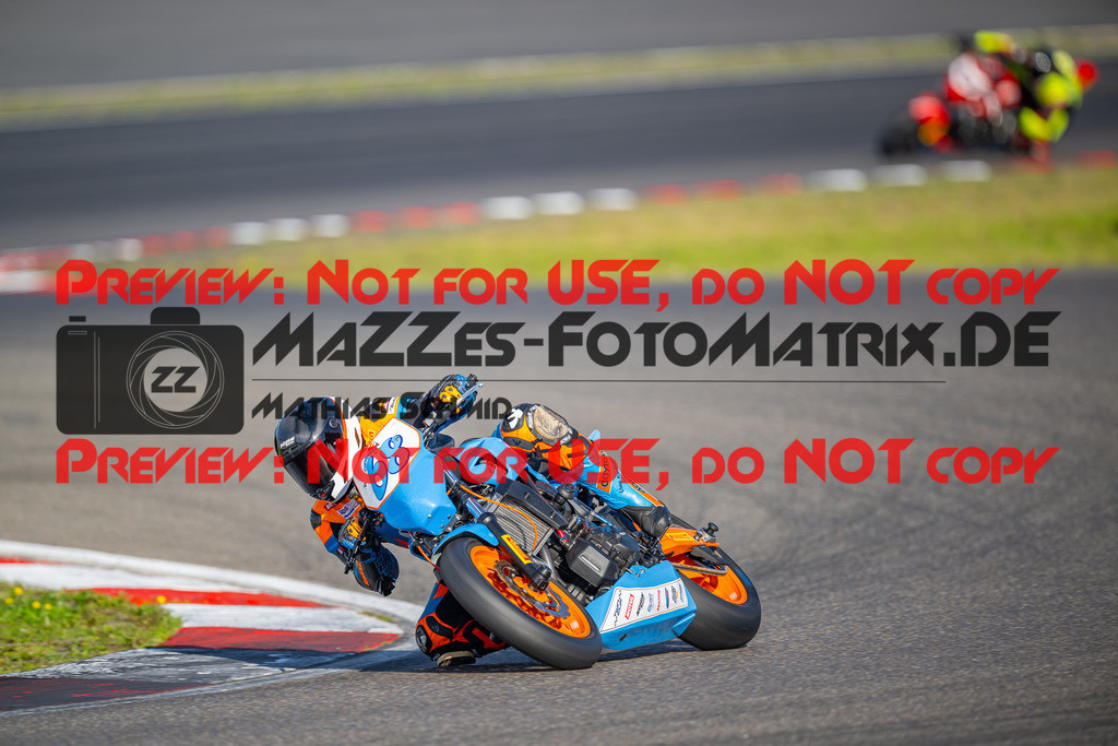 MaZZes-Fotomatrix-20260904-629200 | TWIN