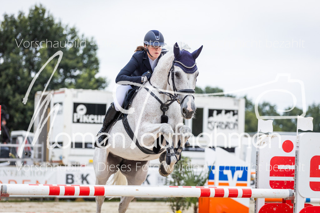 BHO-2PhSpr-M-137 | MomenTaufnahmen Pferdesportfotos