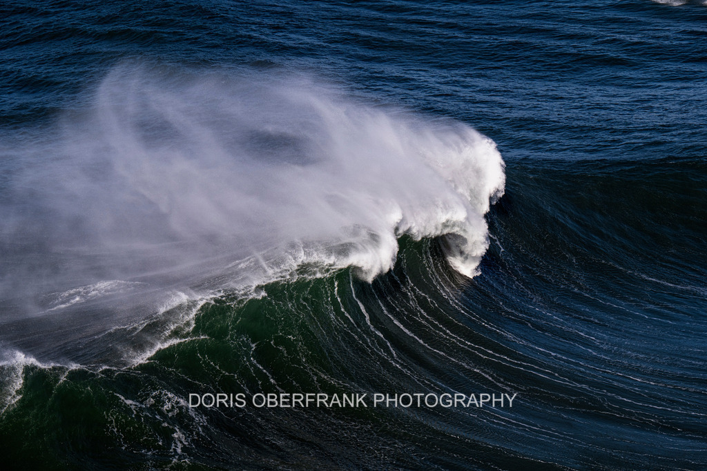 Shadow and light games | Nazaré: Shadow and light games - Realisiert mit Pictrs.com