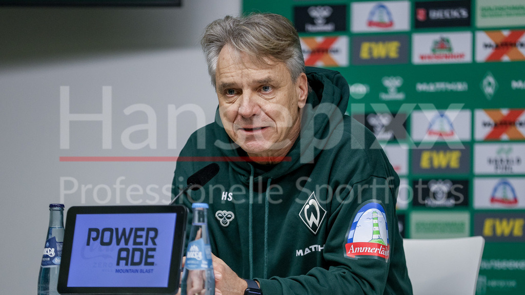 Fussball, Bundesliga, SV Werder Bremen - 1. FC Köln | Horst Steffen (Trainer, Cheftrainer, SV Werder Bremen) während der Pressekonferenz, Portrait, Nahaufnahme, Einzelfoto, Einzelbild, DIE DFL-RICHTLINIEN UNTERSAGEN JEGLICHE NUTZUNG VON FOTOS ALS SEQUENZBILDER UND/ODER VIDEOÄHNLICHE FOTOSTRECKEN. DFL REGULATIONS PROHIBIT ANY USE OF PHOTOGRAPHS AS IMAGE SEQUENCES AND/OR QUASI-VIDEO.