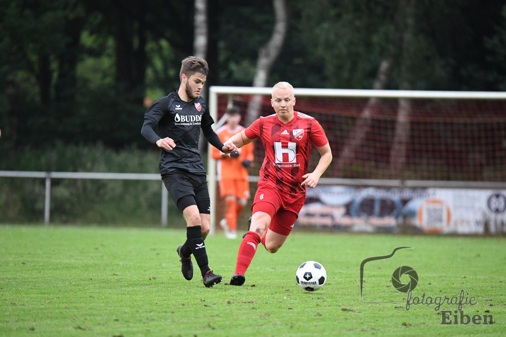 SVE Wiefelstede-TV Metjendorf | Herren Kreisliga; SVE Wiefelstede (schwarz)-TV Metjendorf (rot) am 31.05.2024; in Wiefelstede (Am Breeden), Photo: Philip Eiben 2024 - Realisiert mit Pictrs.com