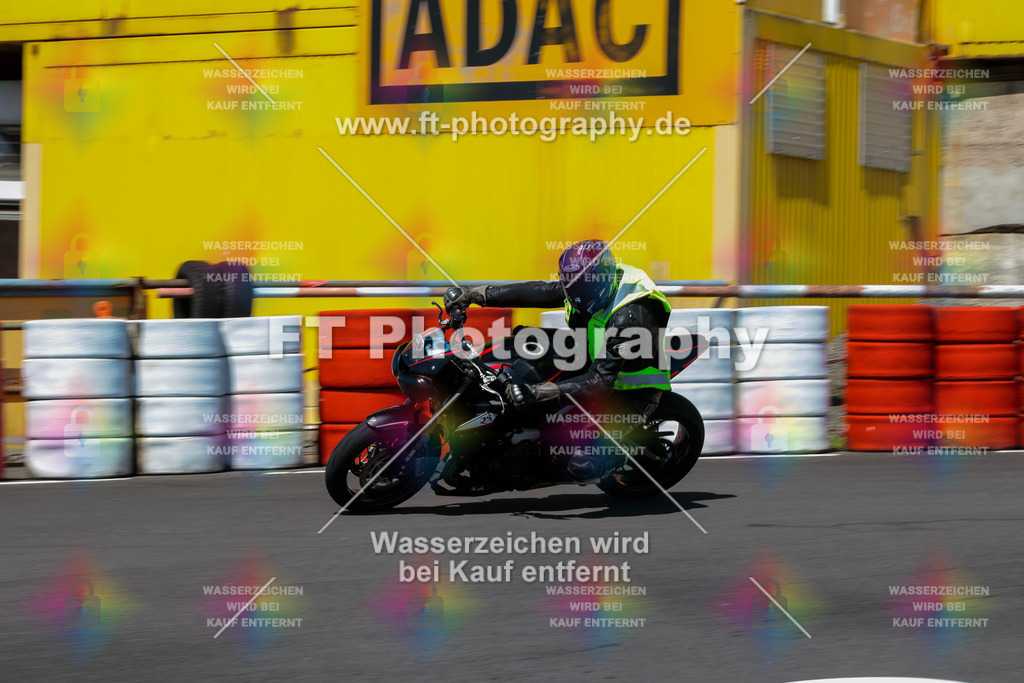 Moto-TeamOBK-21990 | Hier findet Ihr Bilder von Touristenfahrten auf der Nürburgring Nordschleife oder von anderen Veranstaltungen die ich besucht habe. Viel Spass beim Durch Schauen 