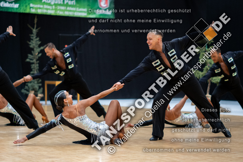 20250222-11019 | Hier finden Sie Tanz Bilder vom Latein und Standard Formationen tanzen. Sportbilder vom Tanzsport. Schöne Fotos und von Weltmeisterschaft, Europameisterschaft, Bundesliga, Regionalliga, Oberliga und Landesliga sowie von GOC Stuttgart, DanceComp, WM Bremen