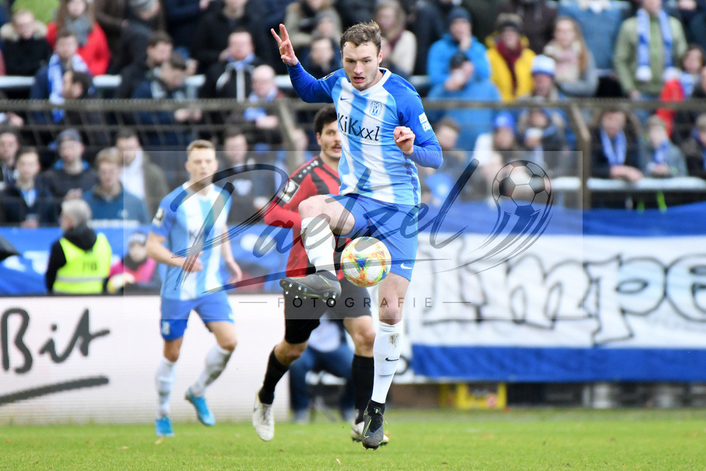 20200201_MEPCHE_0090 | Fußball, Herren: Florian Egerer (SV Meppen) in Aktion, am Ball, Einzelaktion waehrend des Spiels der 3. Liga zwischen SV Meppen und Chemnitzer FC in der Haensch-Arena am 01.02.2020 in Meppen, Deutschland. DFB / DFL REGULATIONS PROHIBIT ANY USE OF PHOTOGRAPHS AS IMAGE SEQUENCES AND/OR QUASI-VIDEO. - Realisiert mit Pictrs.com