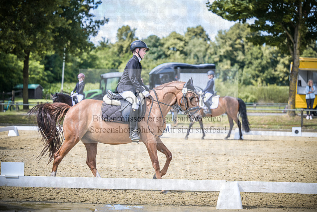 DOS_6520 | Entdecke hochwertige Reitturnierfotos von Foto Oger. Professionell, emotional und authentisch – jetzt Lieblingsmomente im Shop bestellen.Deutschlandweite Turnierfotografie. - Realisiert mit Pictrs.com