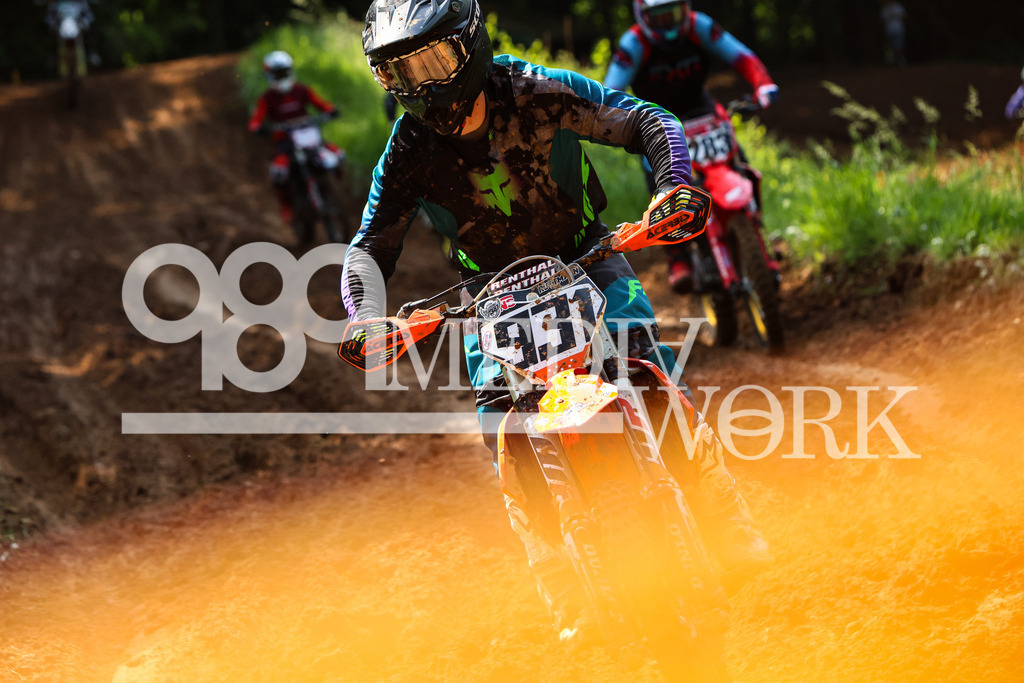 5E6A4002 | 989 MEDIAWORK
